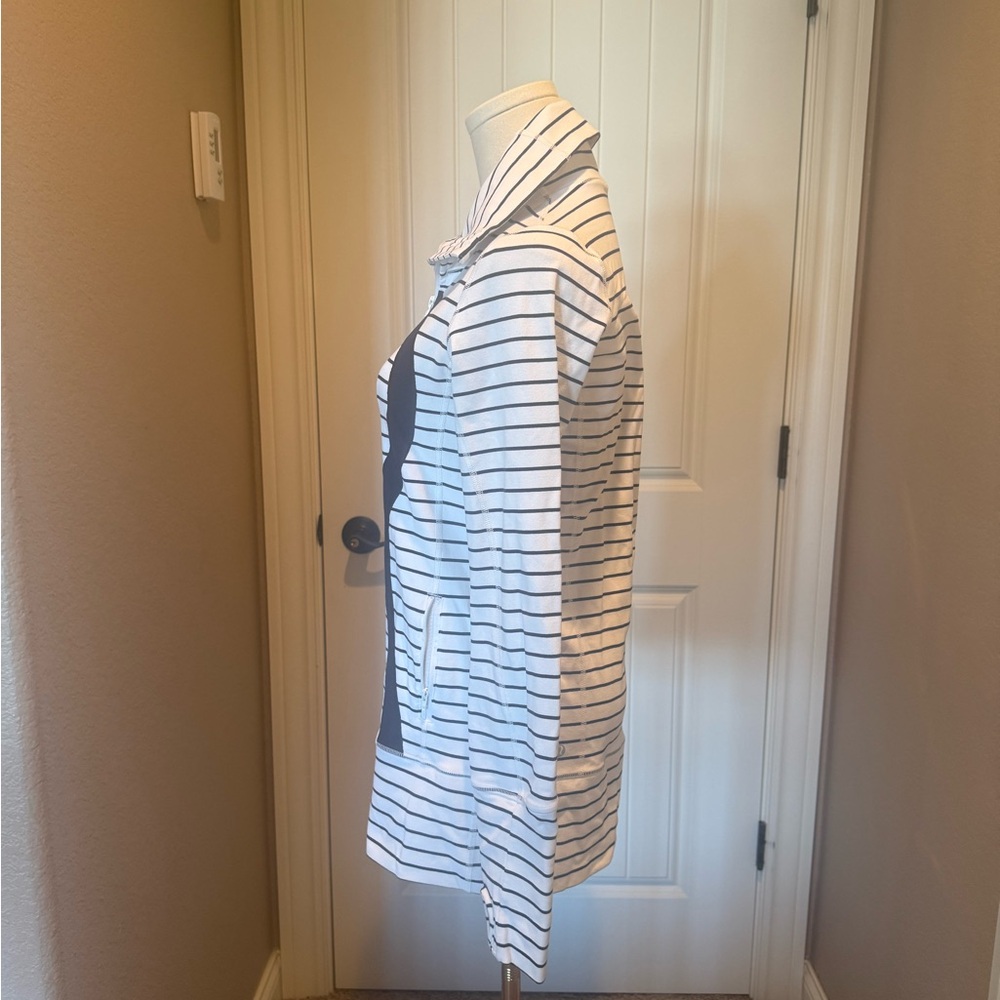 Lululemon In Stride Jacket
Quiet Stripe White Deep Indigo / Deep Indigo - Picture 4 of 5